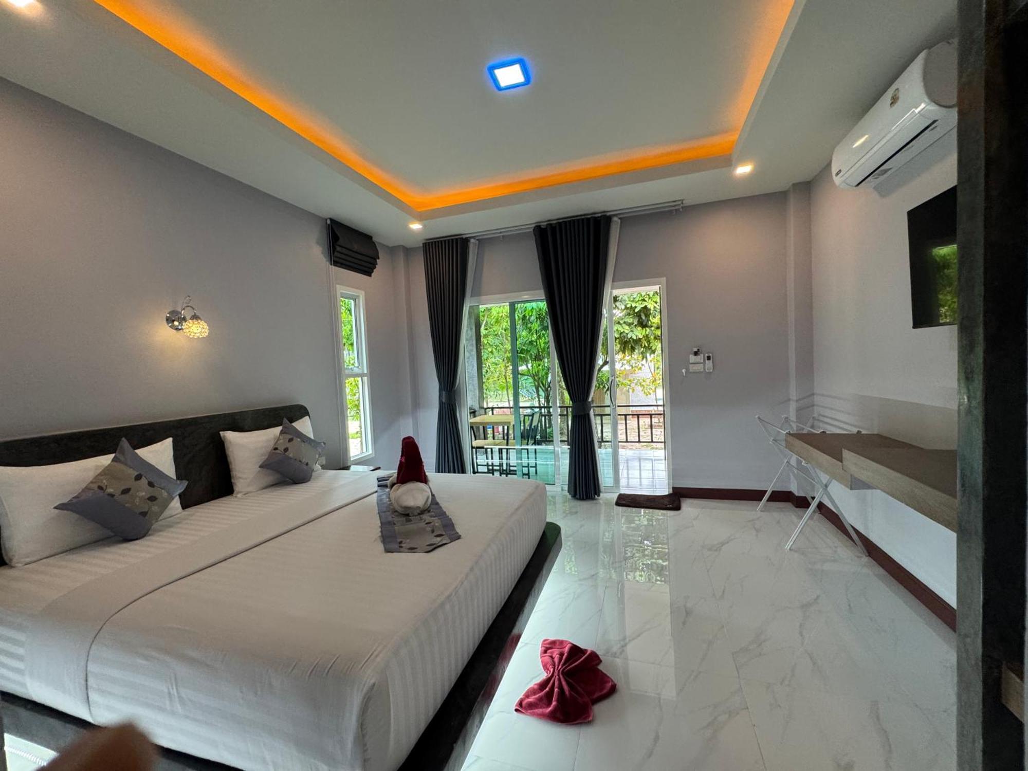 Pana Long Beach Resort - Sha Plus 란타섬 외부 사진